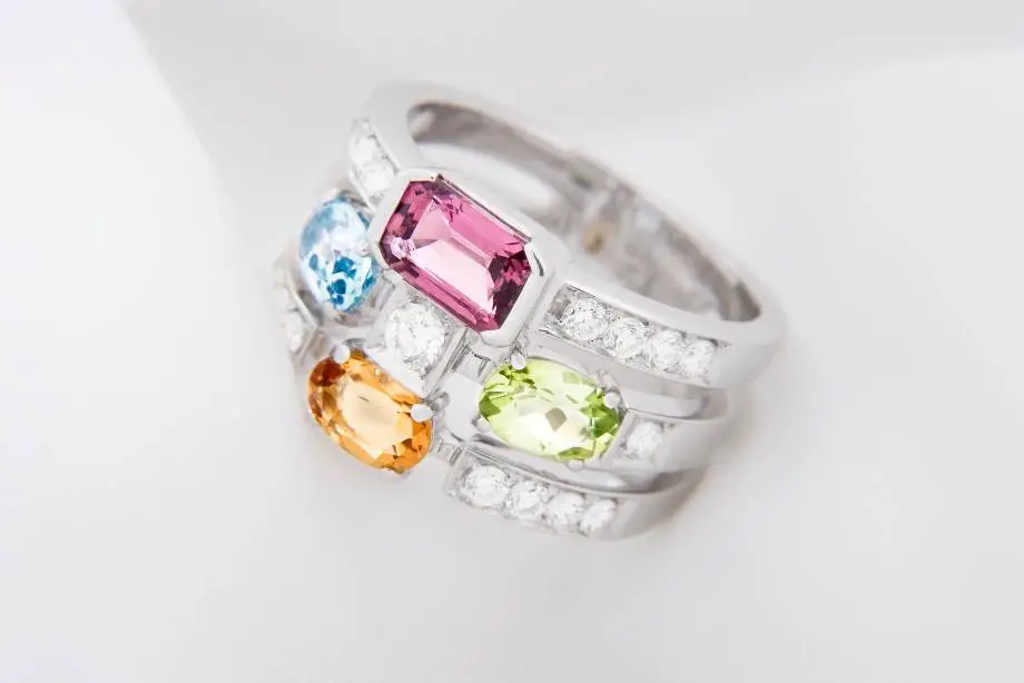 Moissanite and Cubic Zirconia come in lots of fancy colors